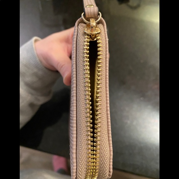 AVAILABLE - Pink creme wallet - Picture 5 of 6